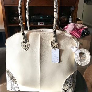 BRAND NEW (Tiny Defect) Leather Danier Purse